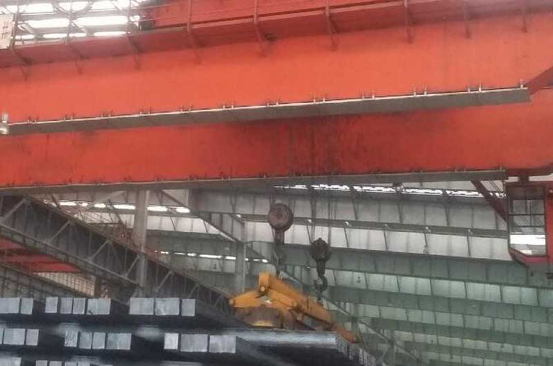 夾鉗橋式起重機