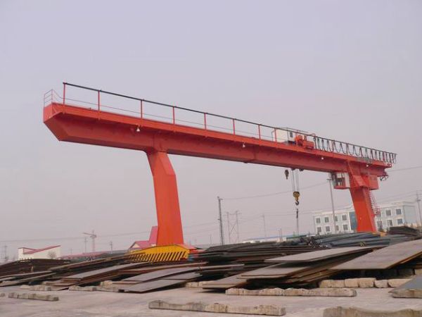 不同類型的起重設(shè)備在工程建設(shè)中的應(yīng)用領(lǐng)域和需求有何差異？